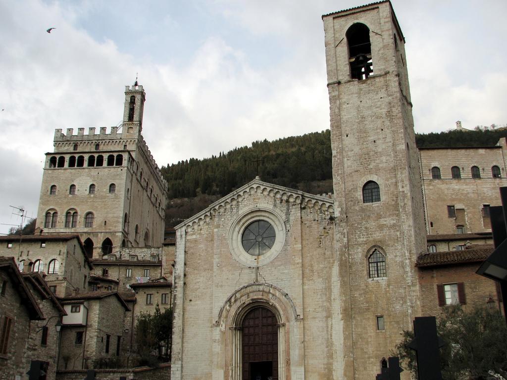 Ferienwohnung La Signora Dei Fiori Gubbio Exterior foto